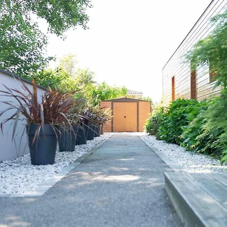 Villa En Bois Moderne Avec Piscine Chauffee *