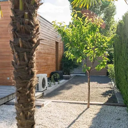 En Bois Moderne Avec Piscine Chauffee *