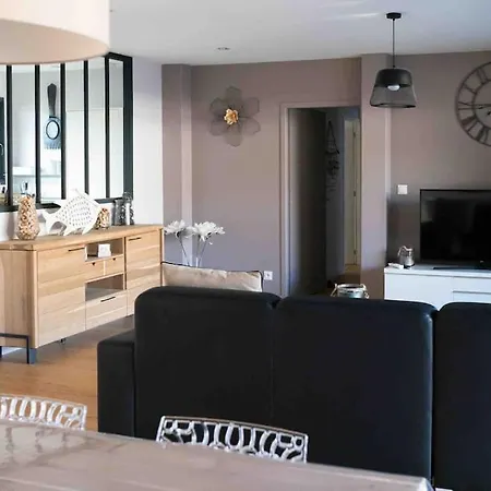 En Bois Moderne Avec Piscine Chauffee Villa *