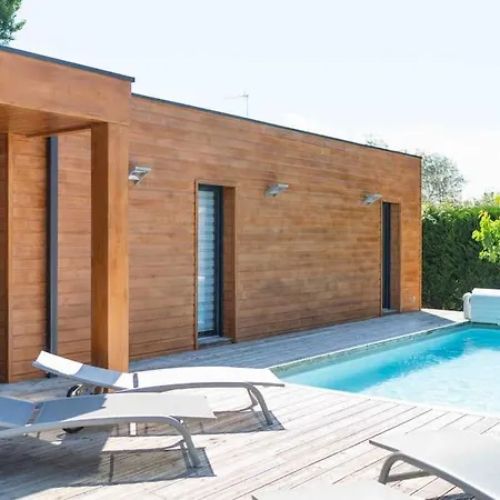 Villa En Bois Moderne Avec Piscine Chauffee *