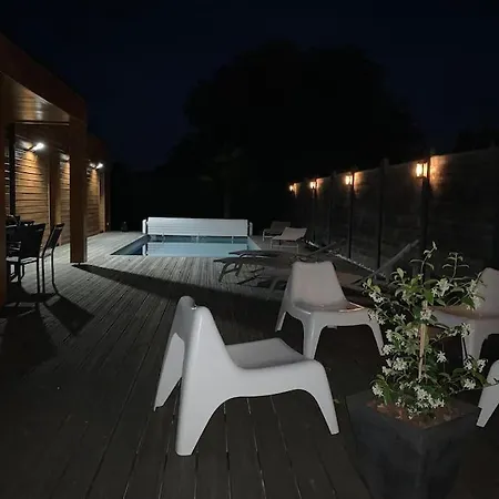 En Bois Moderne Avec Piscine Chauffee Villa