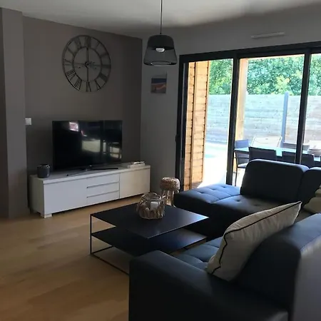 En Bois Moderne Avec Piscine Chauffee