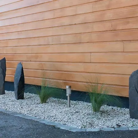 En Bois Moderne Avec Piscine Chauffee Villa *