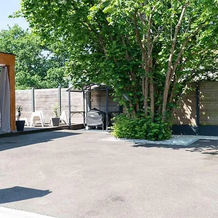 En Bois Moderne Avec Piscine Chauffee