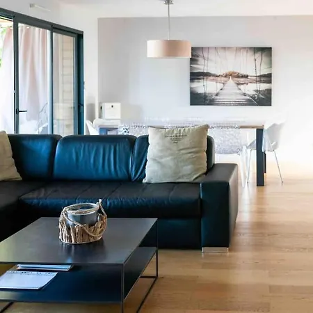 En Bois Moderne Avec Piscine Chauffee Villa *