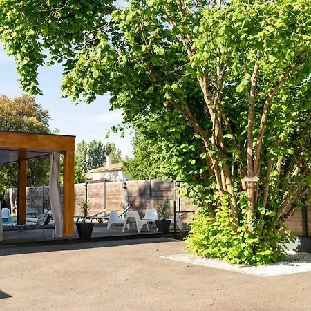 En Bois Moderne Avec Piscine Chauffee Villa
