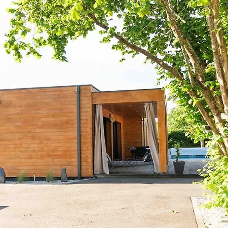 En Bois Moderne Avec Piscine Chauffee *